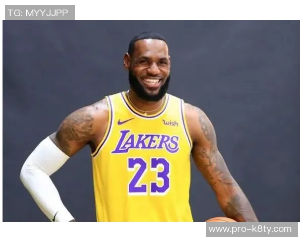 老詹虽显生疏但视野传球依旧出色艾顿与海斯双双获益丰厚